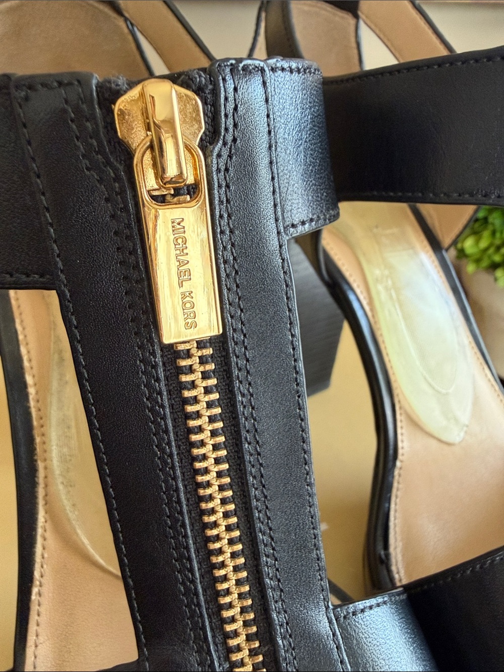 MICHAEL Michael Kors 🖤BERKLEY🖤 BLACK LEATHER T-STRAP ZIP PLATFLORM SIZE 8.5M - Picture 5 of 17